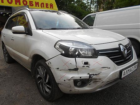 Передний бампер Renault Koleos с повреждениями